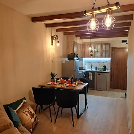 Alpine Apartment *